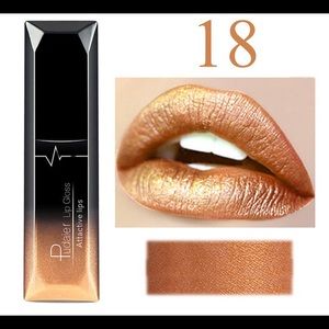 Long lasting matte lipstick